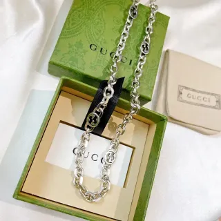 Gucci GG Marmont فضي أسود Interlocking Logo Links Chunky Curb Chain قلادة