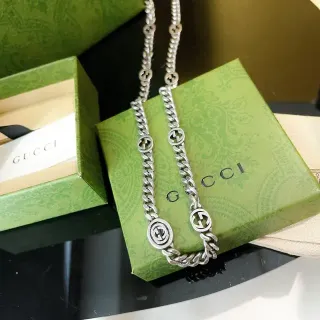 Gucci GG Marmont سلسلة كيرب فضية ميداليونات G متشابكة قلادة