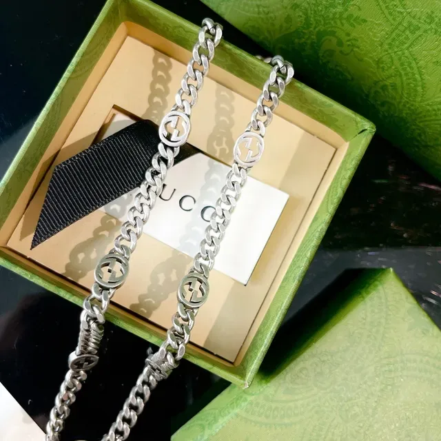Gucci GG Marmont Silver Curb Chain Interlocking G Medallions Necklace 4