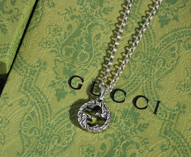 Gucci GG Marmont Silver Double-G Interlocking Pendant Textured Laurel Wreath Border Necklace 3