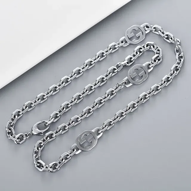 Gucci GG Marmont Triple GG معلق سلسلة بلون فضي 7