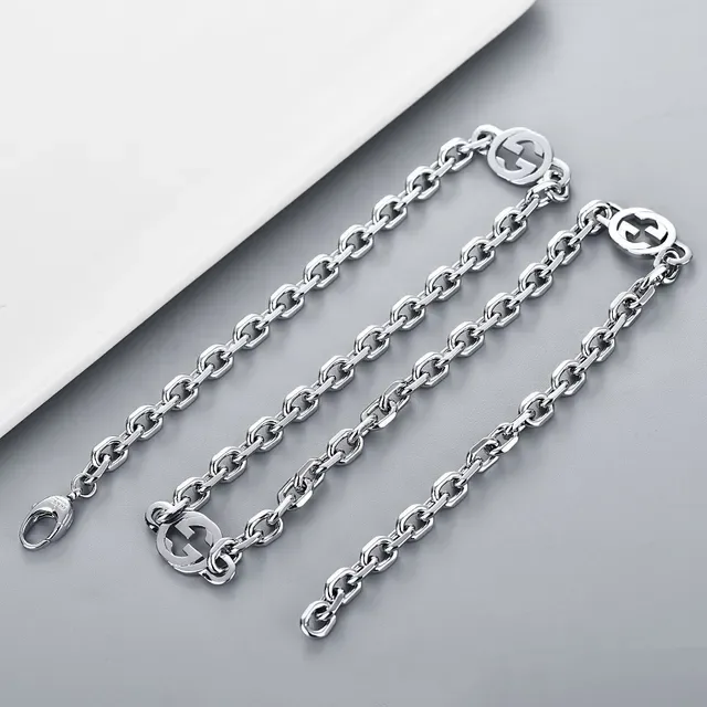 Gucci GG Marmont Triple GG معلق سلسلة بلون فضي 8