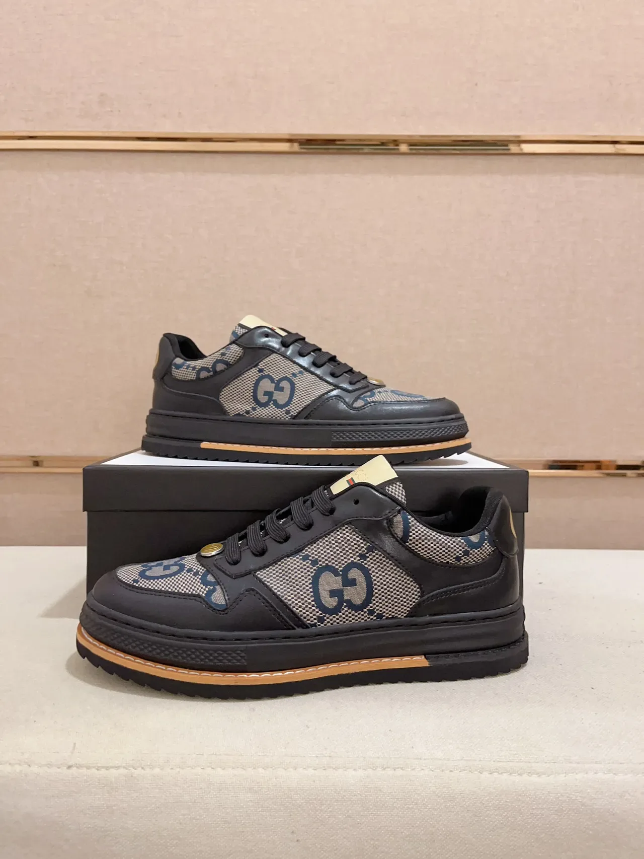 Gucci GG Monogram Tênis Lifestyle de Lona e Couro Low-Top 7