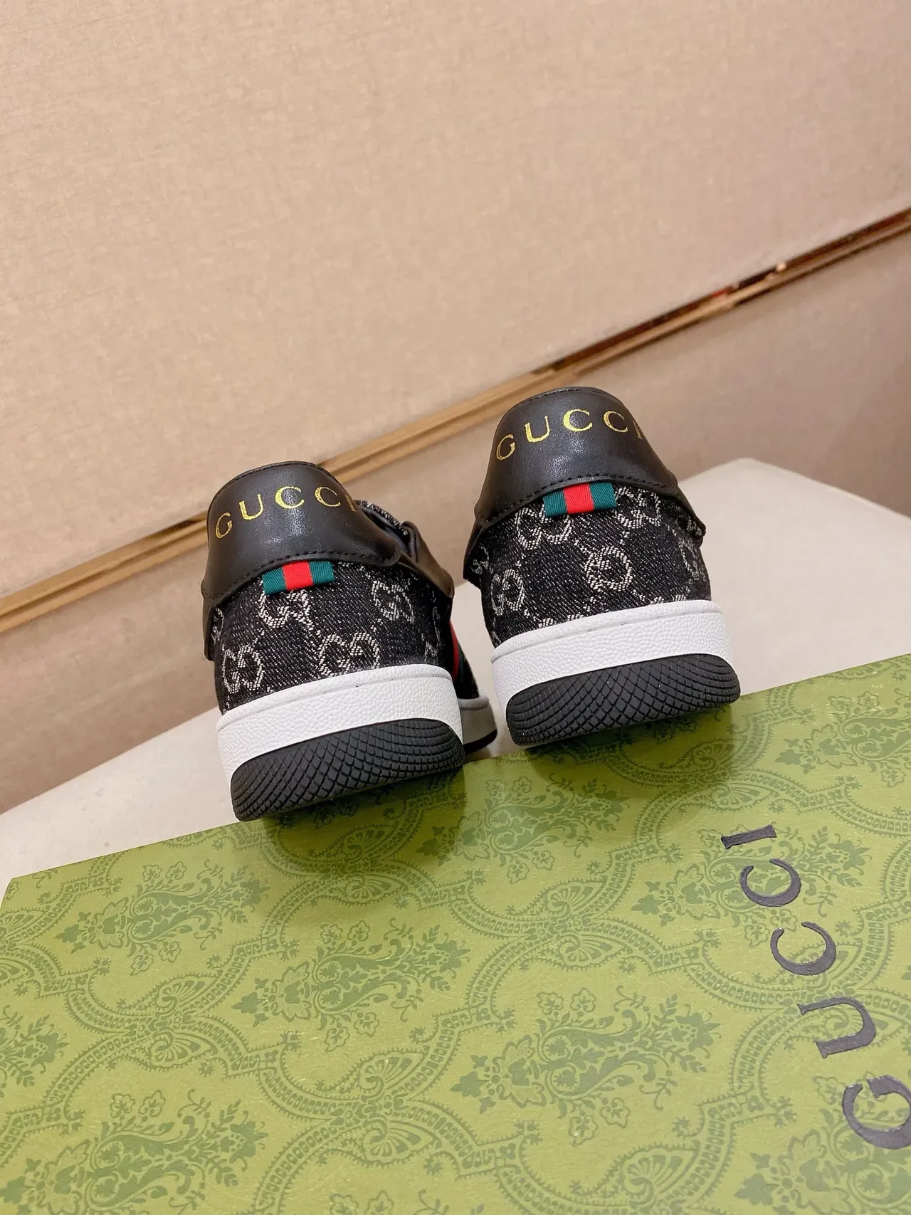 Gucci GG Tennis 1977 Lona Monograma Rayas Web Zapatillas Lifestyle 3