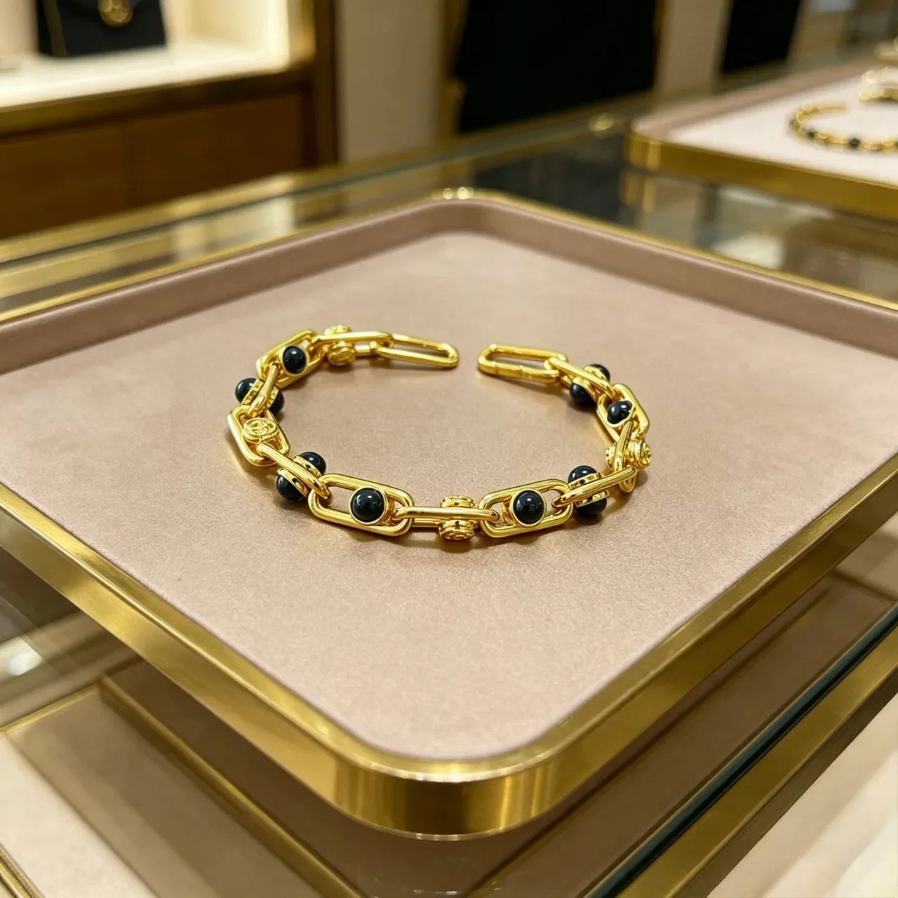 Gucci Bracelet Chaîne Link Noire Épaisse de Métal Doré 3