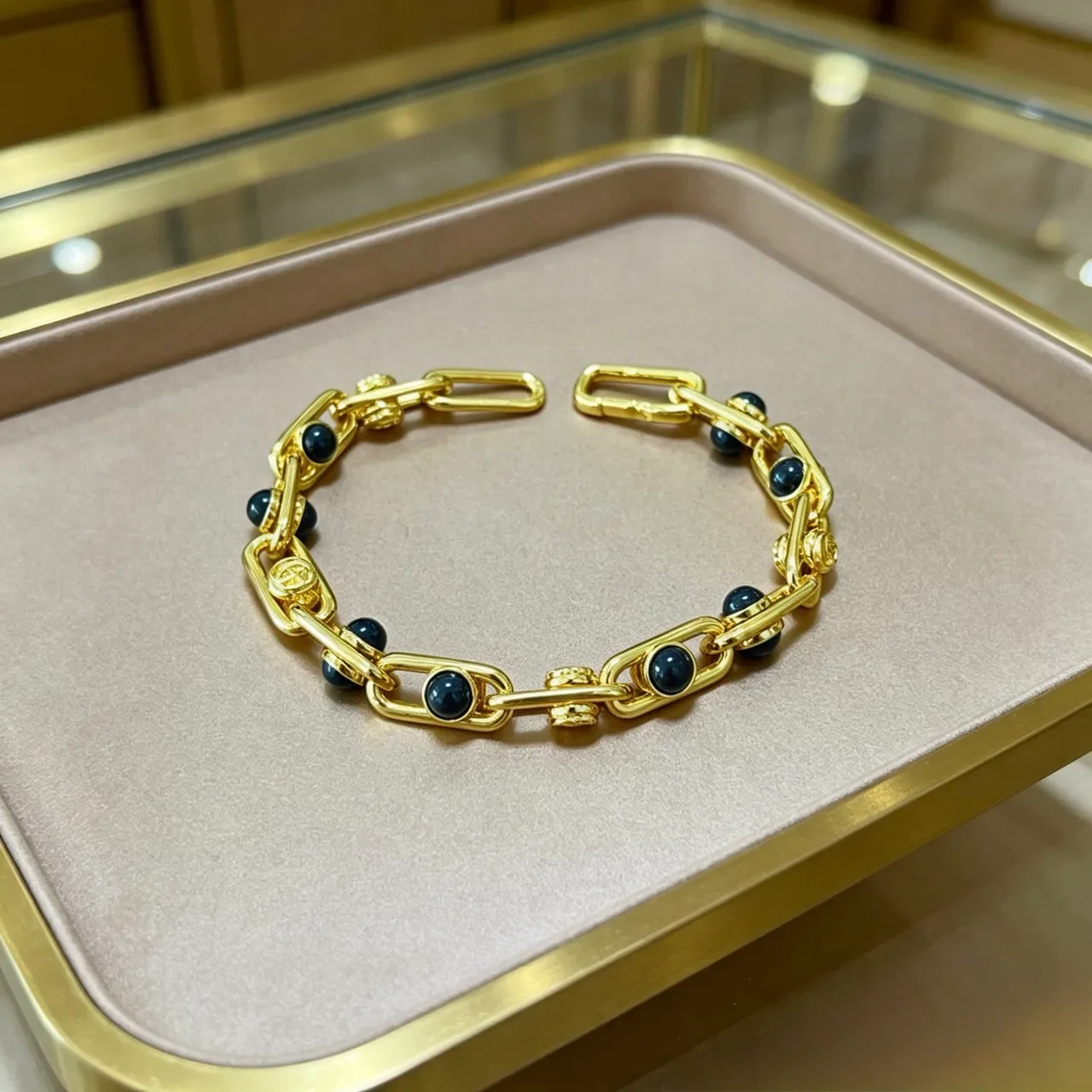 Gucci Bracelet Chaîne Link Noire Épaisse de Métal Doré 4