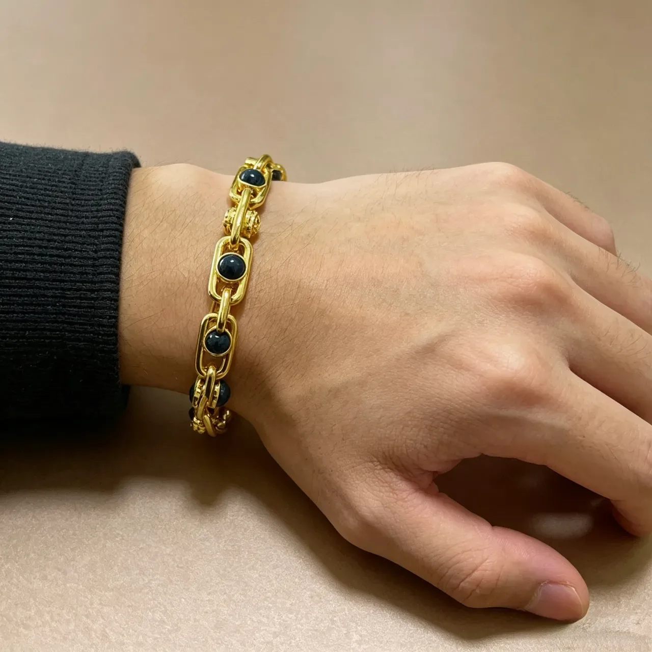 Gucci Bracelet Chaîne Link Noire Épaisse de Métal Doré 5