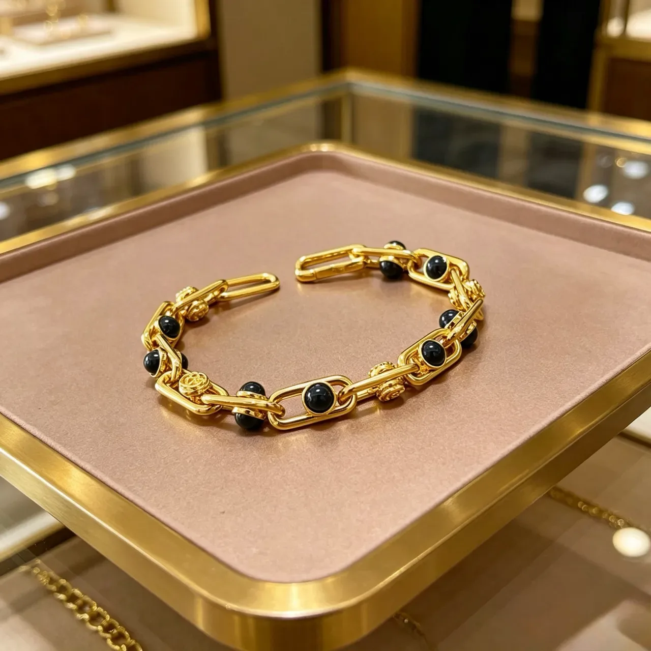 Gucci Bracelet Chaîne Link Noire Épaisse de Métal Doré 6