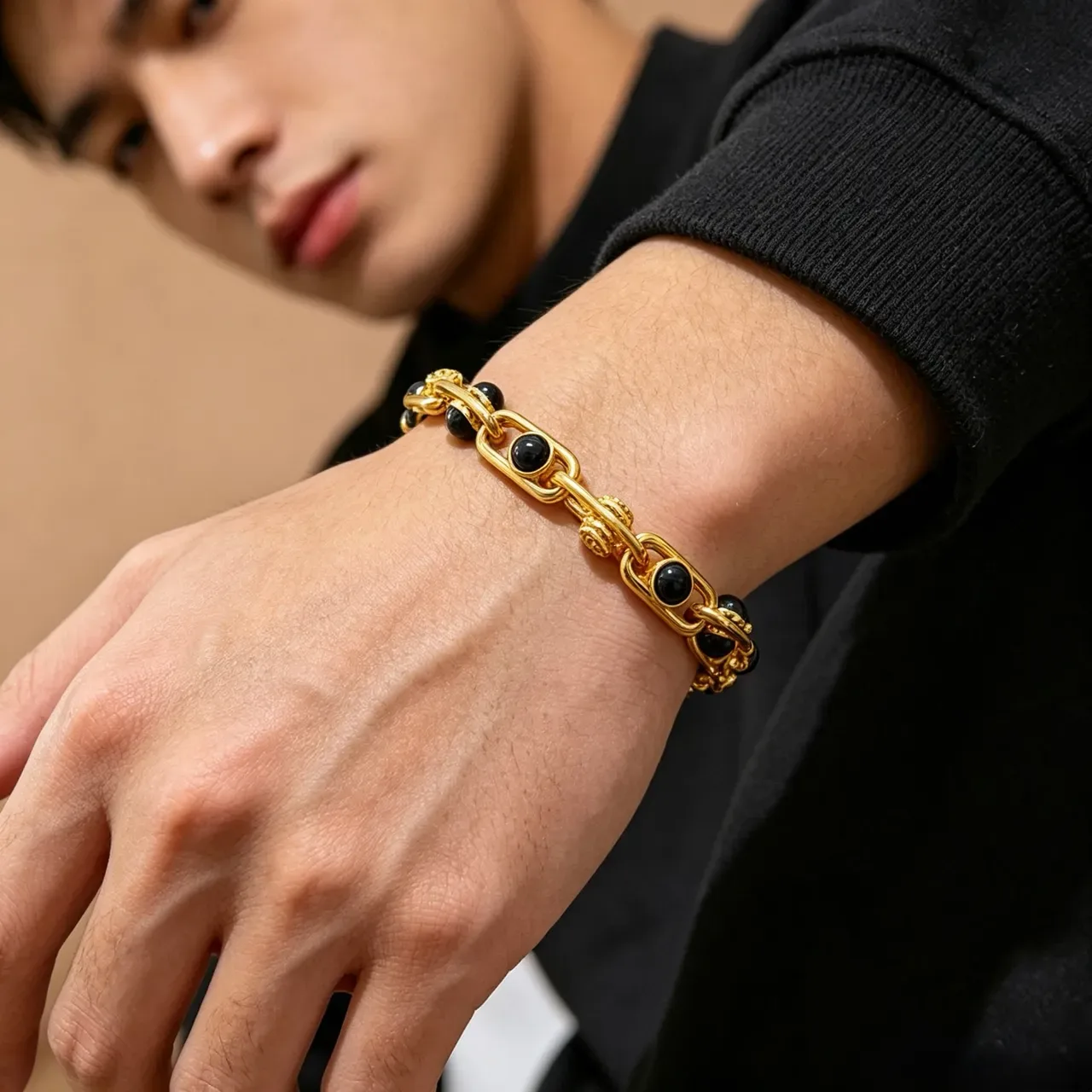 Gucci Bracelet Chaîne Link Noire Épaisse de Métal Doré 8