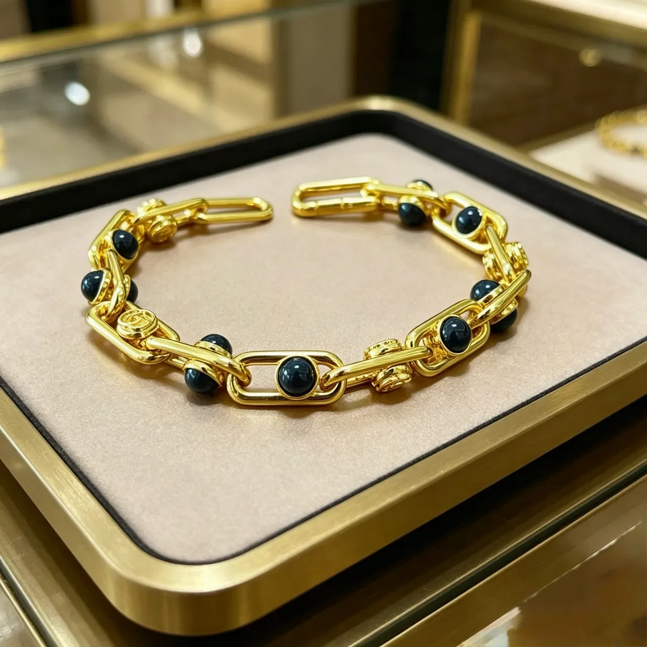Gucci Bracelet Chaîne Link Noire Épaisse de Métal Doré 9