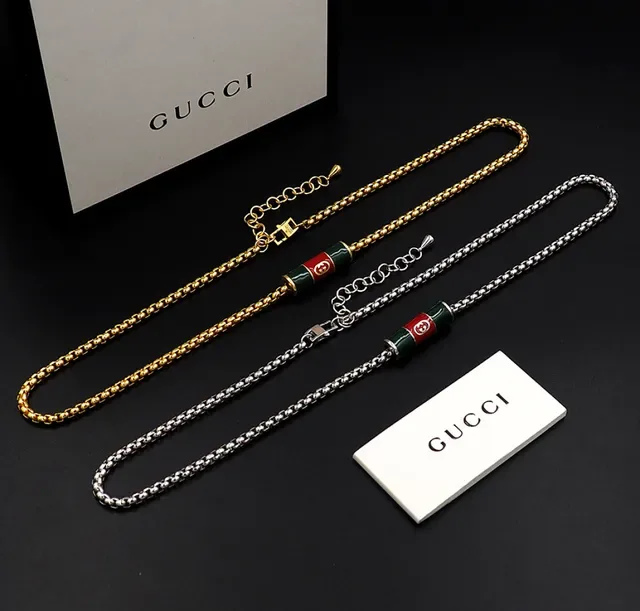 Gucci गोल्ड ग्रीन कर्ब चेन इनेमल सिलेंडर पेंडेंट नेकलेस 11