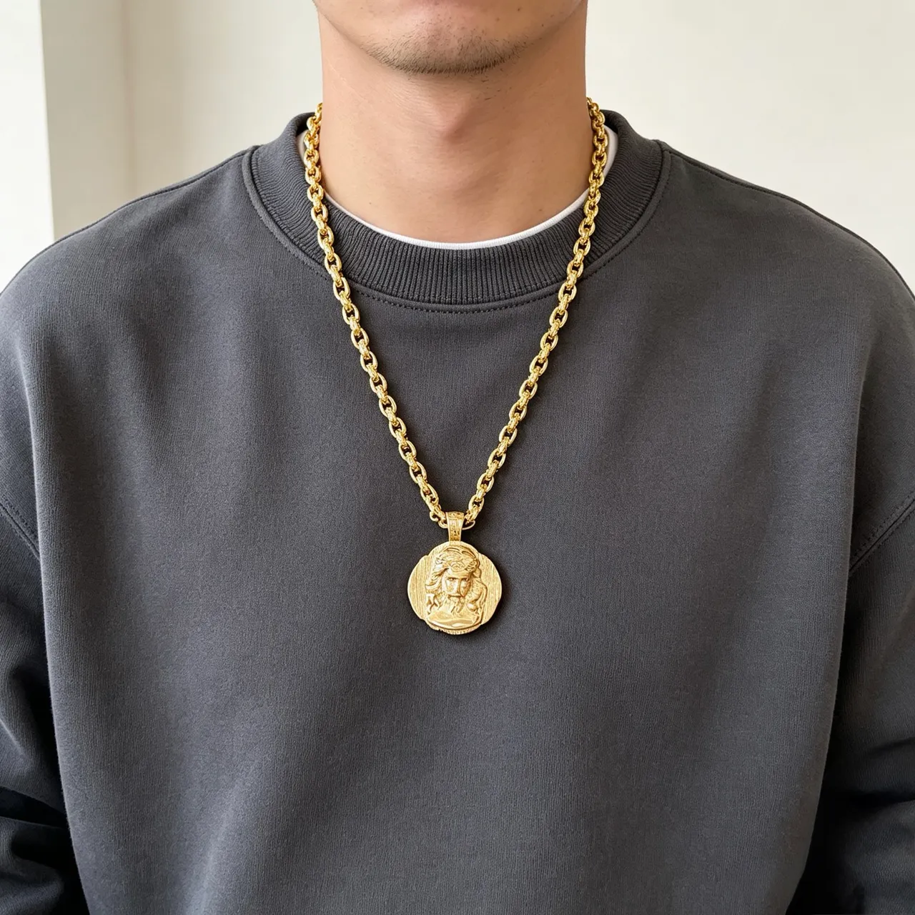 Gucci Gold-Tone Medallion Pendant Necklace 3