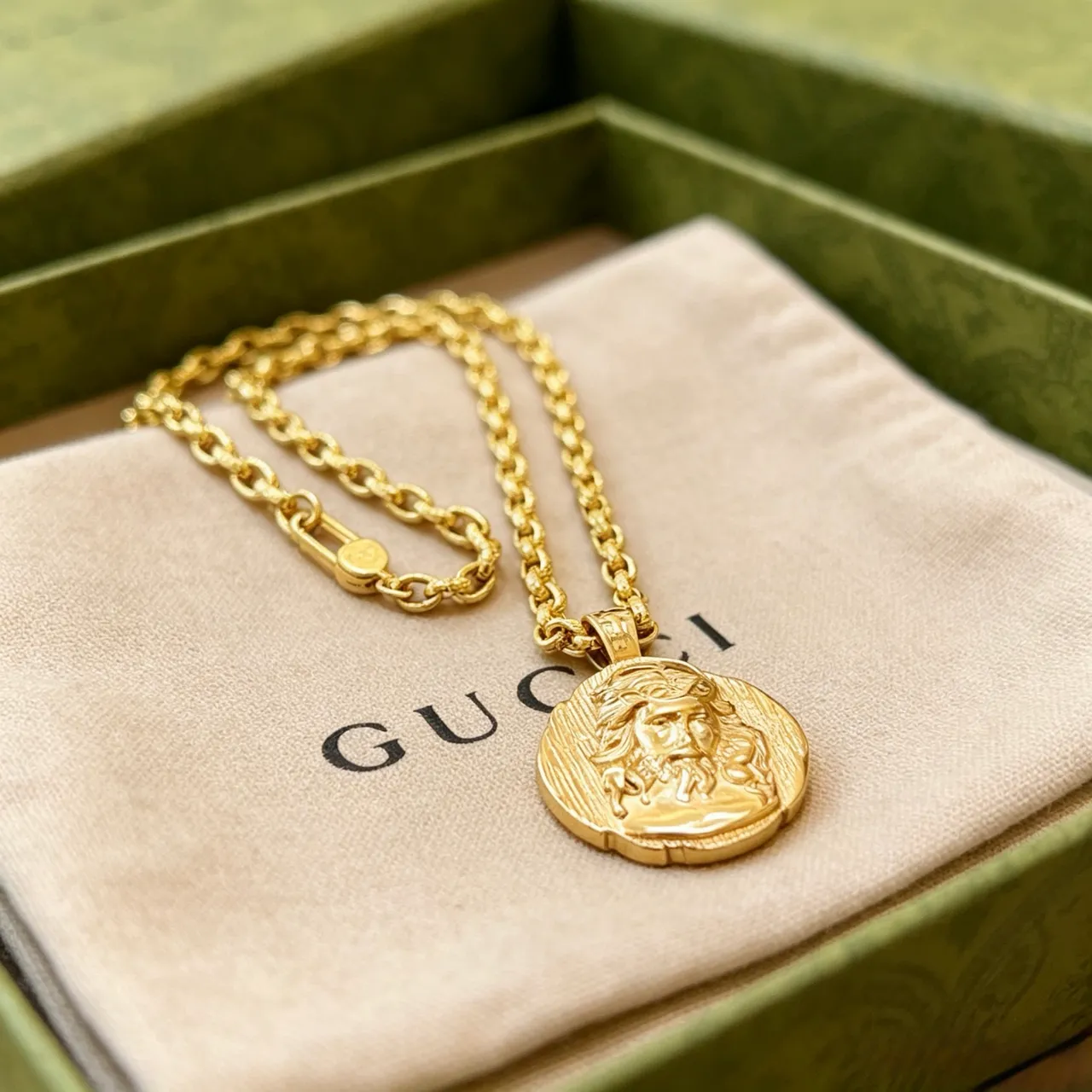 Gucci Gold-Tone Medallion Pendant Necklace 6