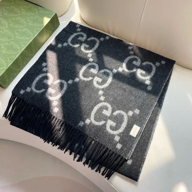 Gucci Écharpe en cachemire gris noir avec motif abstrait texturé 5