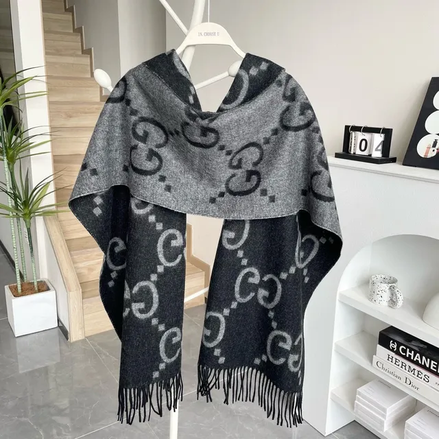 Gucci Écharpe en cachemire gris noir avec motif abstrait texturé 8