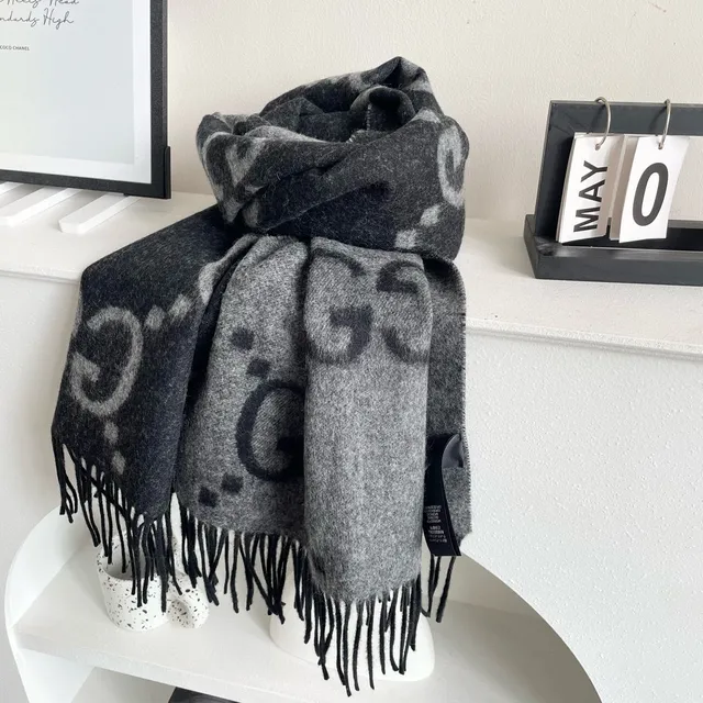 Gucci Écharpe en cachemire gris noir avec motif abstrait texturé 9