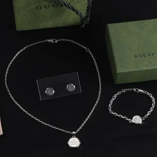 Gucci قلادة ميداليون سداسي سلسلة رابطة فضية