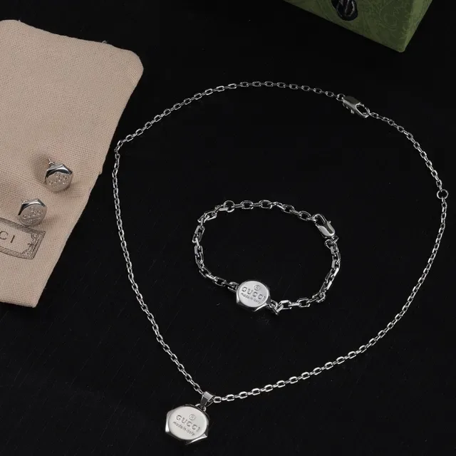 Gucci Hexagon Silver Hexagonal Medallion Chain-Link Necklace 5