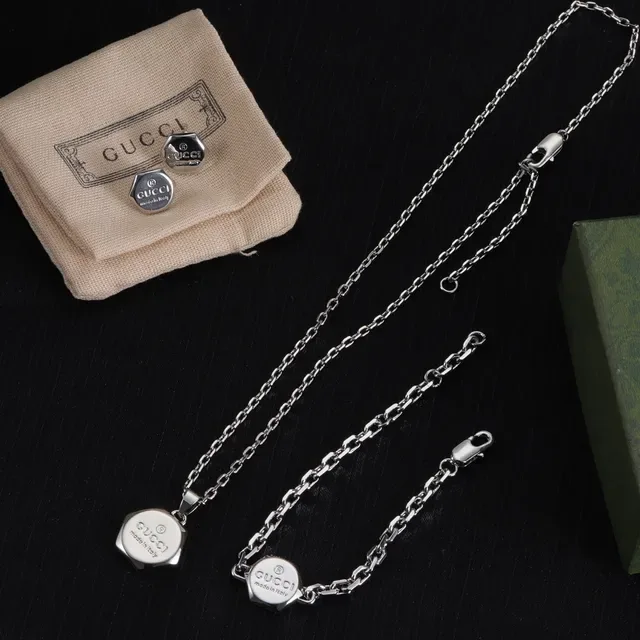 Gucci Hexagon Silver Hexagonal Medallion Chain-Link Necklace 8