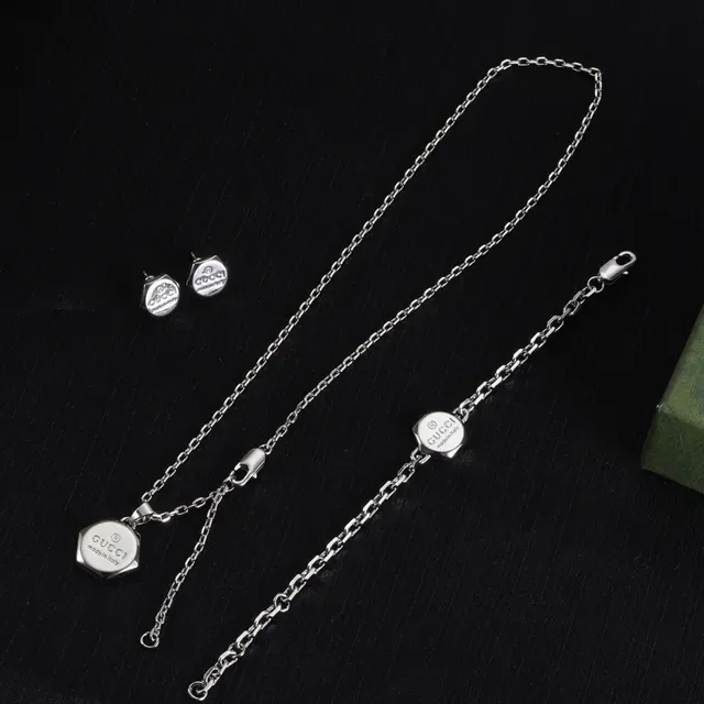 Gucci Hexagon Silver Hexagonal Medallion Chain-Link Necklace 9