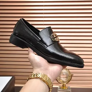 Gucci Horsebit 1955 काला सोना मोनोग्राम चमड़ा बकल लूफर