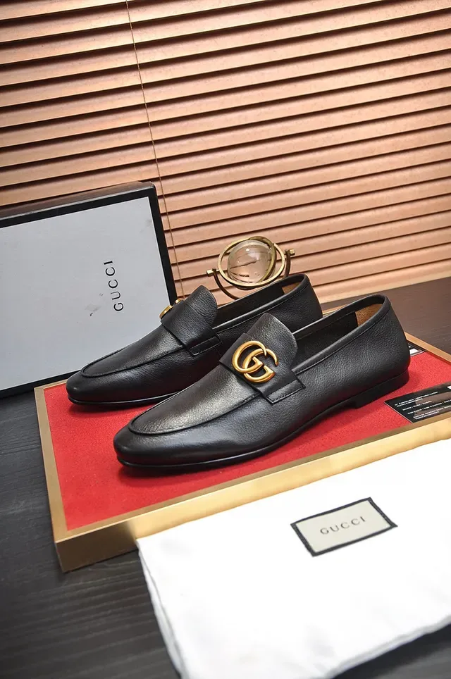 Gucci Horsebit 1955 काले चमड़े के Horsebit लोफर्स 9