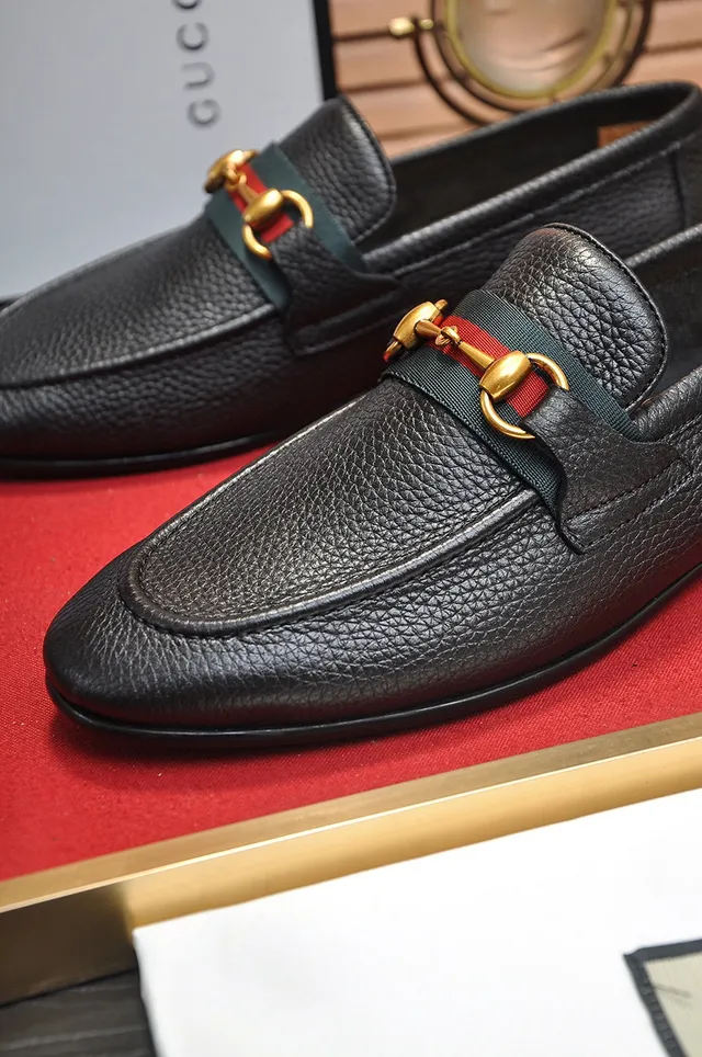 Gucci Horsebit 1955 Mocassins en cuir noir grainé avec rayures web 3