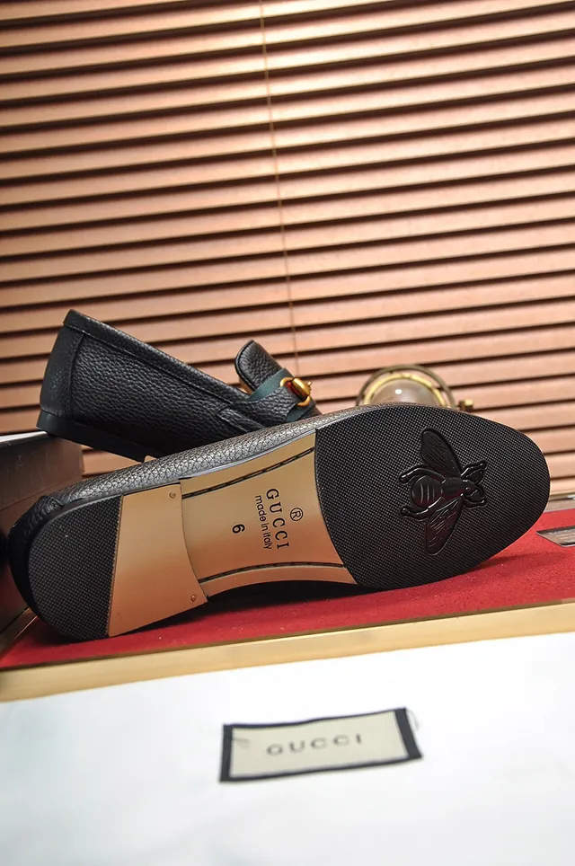Gucci Horsebit 1955 Mocassins en cuir noir grainé avec rayures web 4