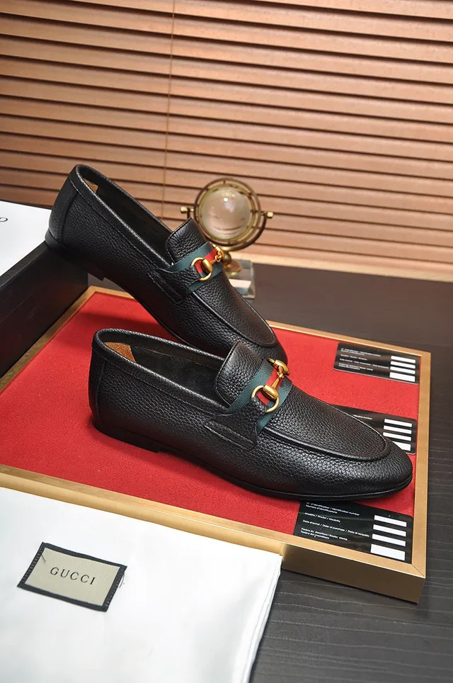 Gucci Horsebit 1955 Mocassins en cuir noir grainé avec rayures web 5