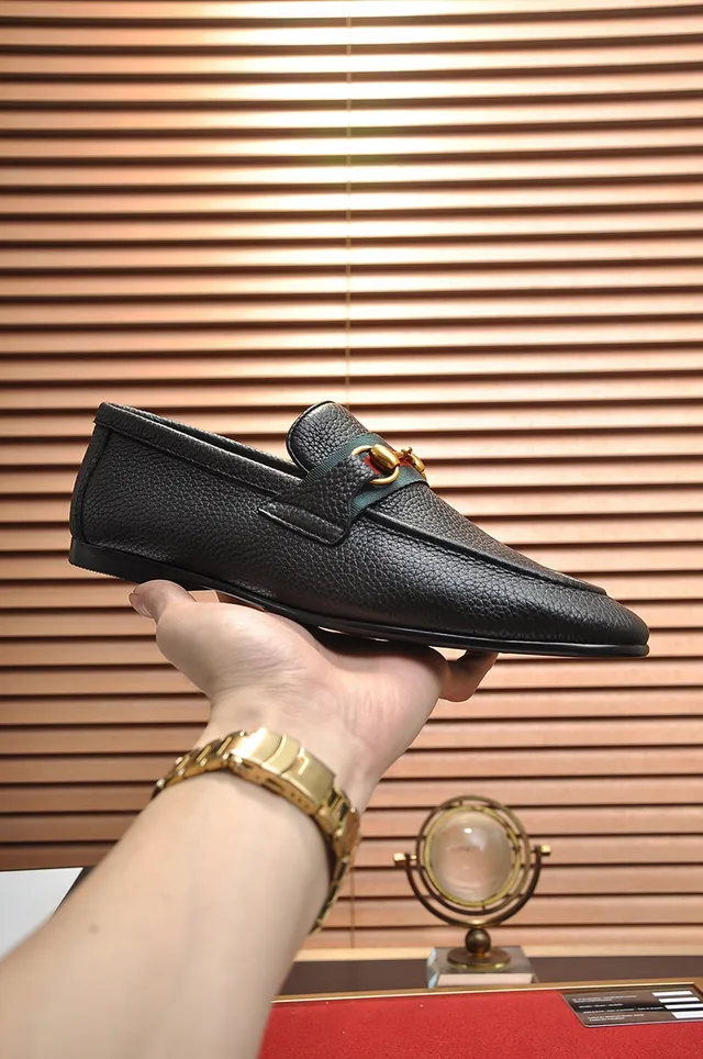 Gucci Horsebit 1955 Mocassins en cuir noir grainé avec rayures web 8
