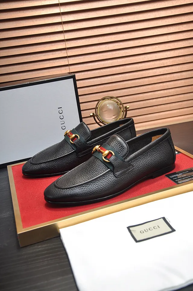 Gucci Horsebit 1955 Mocassins en cuir noir grainé avec rayures web 9