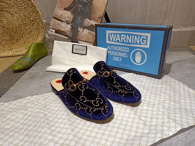 Gucci Horsebit 1955 Mocassin en Velours Bleu Brodé 7