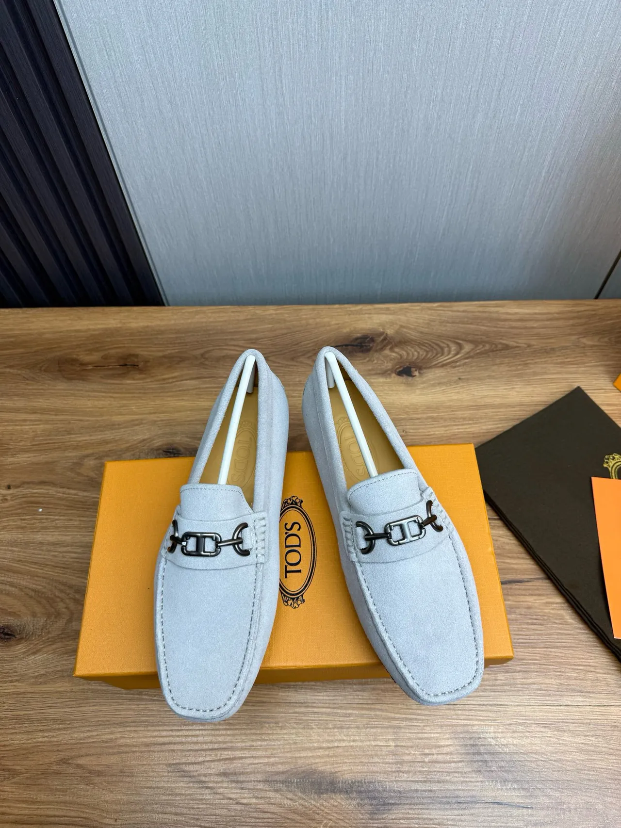 Gucci Horsebit 1955 Mocassins en daim gris clair 3