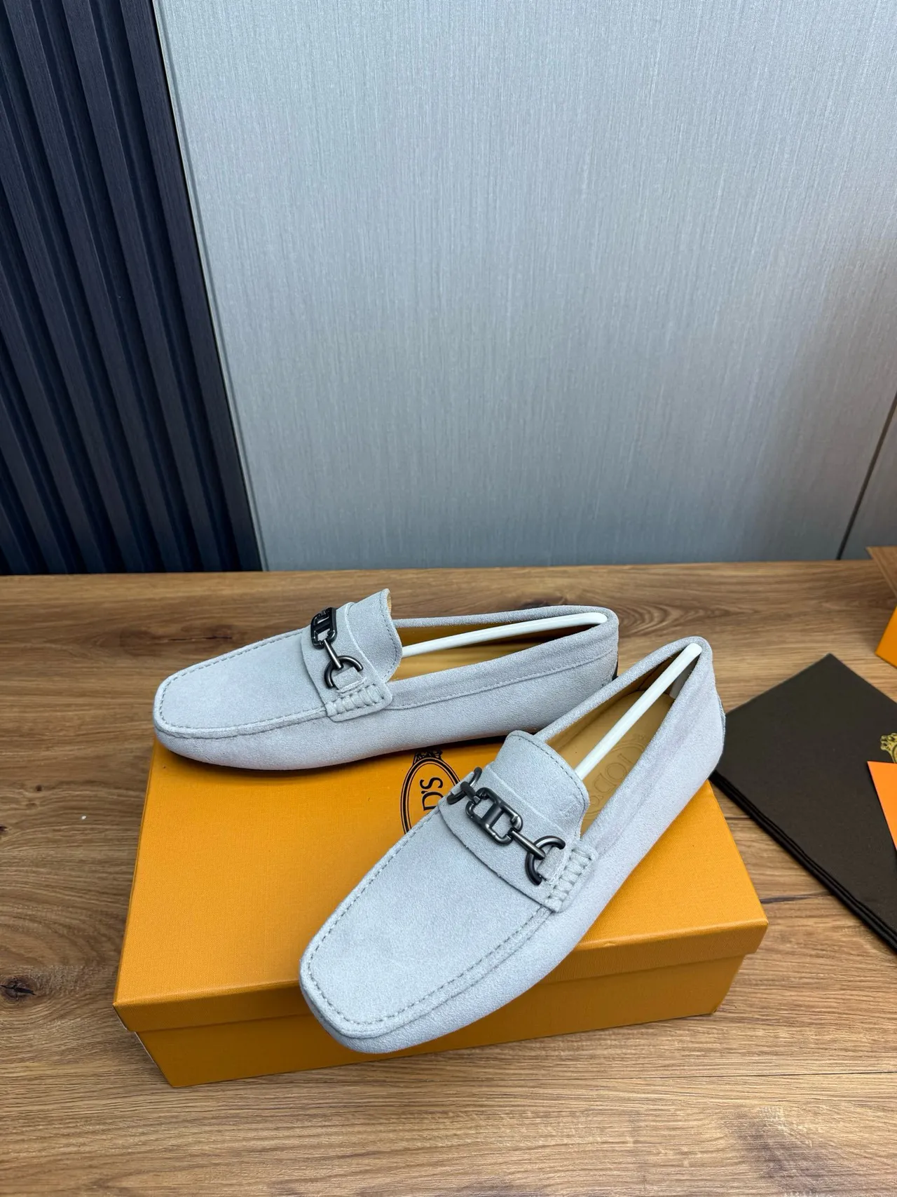 Gucci Horsebit 1955 Mocassins en daim gris clair 4