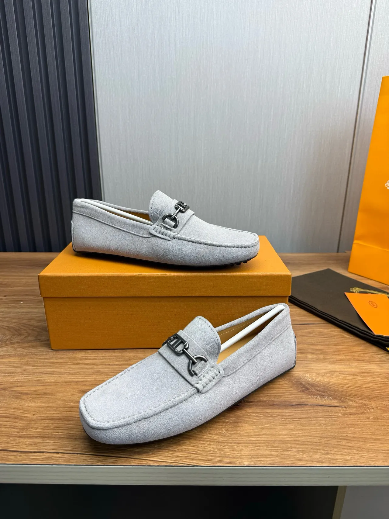 Gucci Horsebit 1955 Mocassins en daim gris clair 5