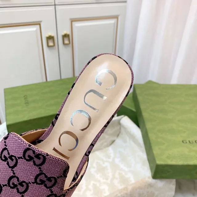 Gucci Horsebit 1955 Roxo Dourado GG Monogram Canvas fivela sandálias casuais 2