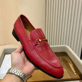 Gucci Horsebit 1955 红色鳄鱼压纹皮革乐福鞋