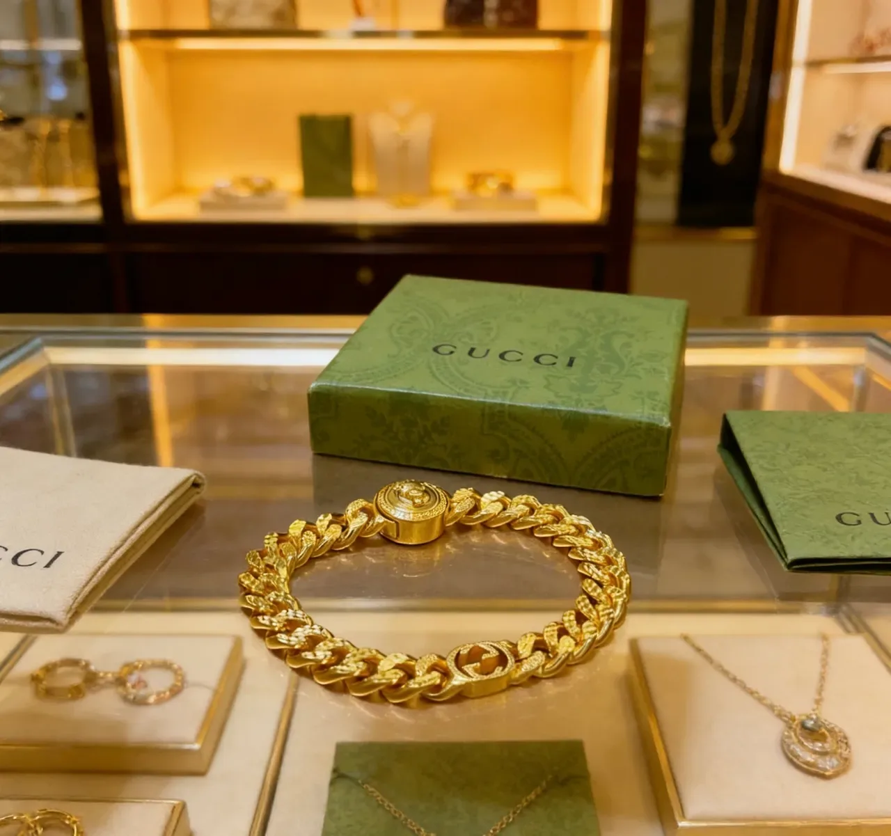 Gucci Iconic Chain Gold-Tone Curb Link Bracelet 2