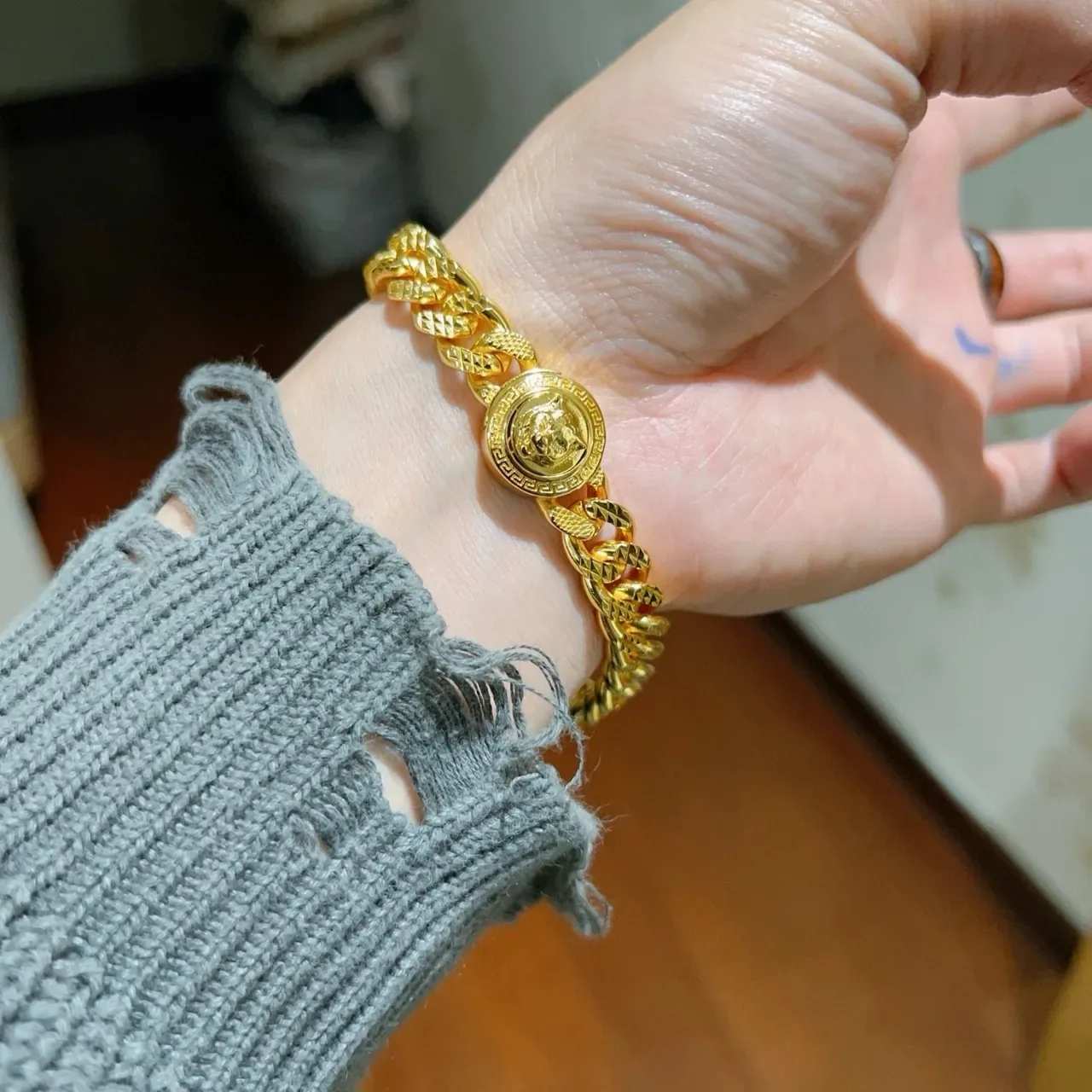 Gucci Iconic Chain Gold-Tone Curb Link Bracelet 7