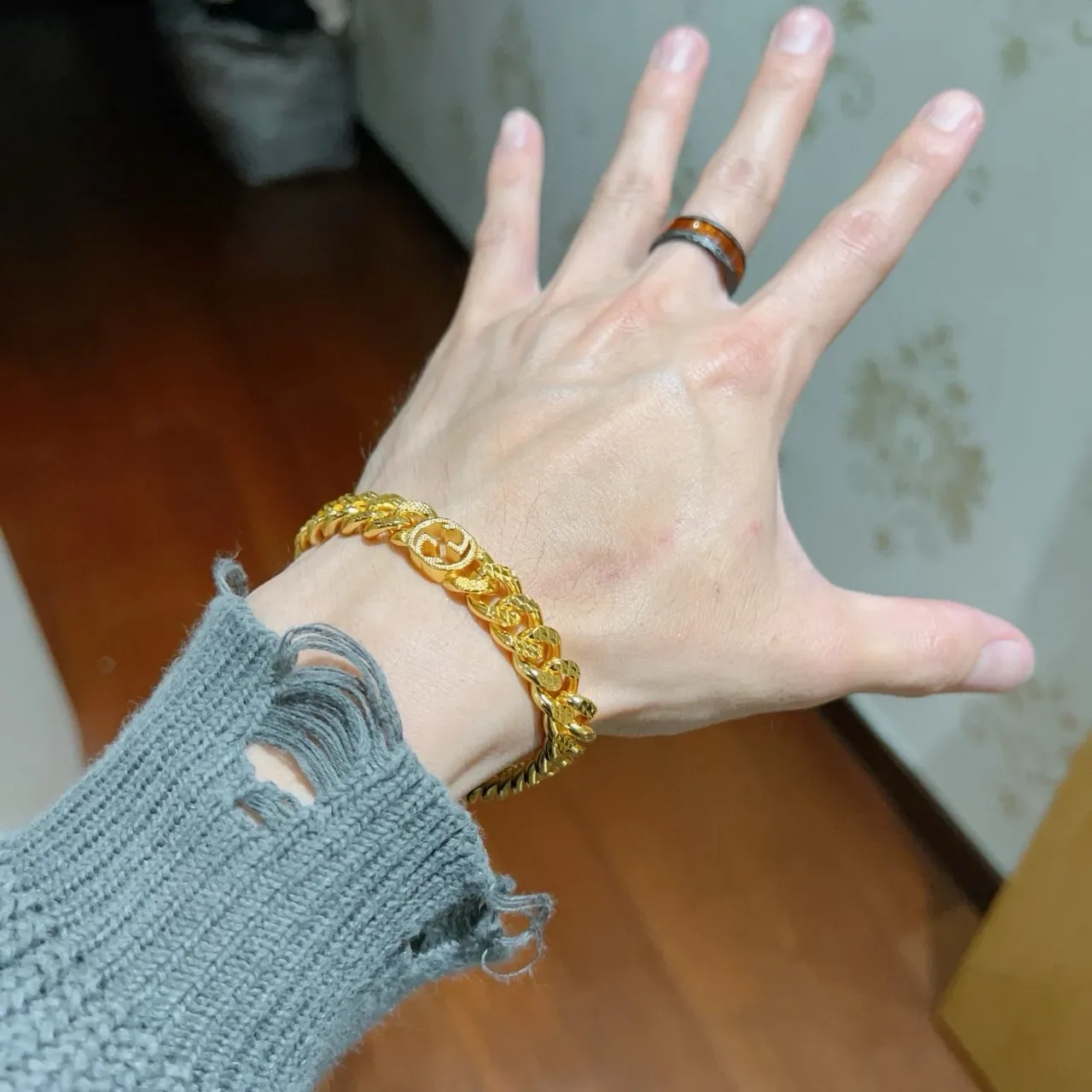 Gucci Iconic Chain Gold-Tone Curb Link Bracelet 8
