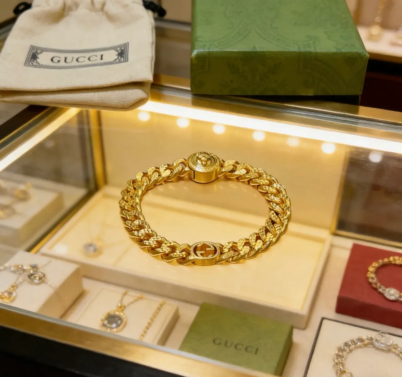 Gucci Iconic Chain Gold-Tone Curb Link Bracelet 9