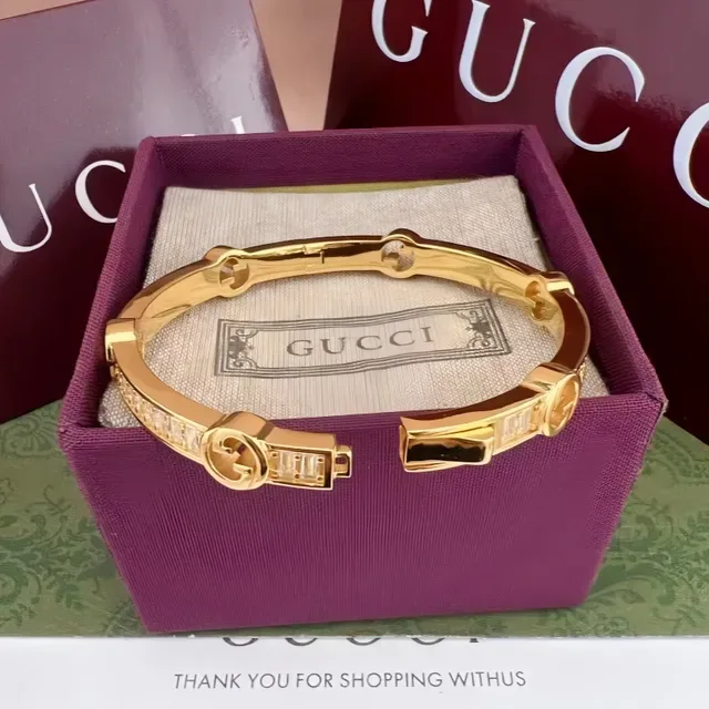 Bracelet Gucci Interlocking G Diamants Baguette Or Transparents Motifs Hinged 3