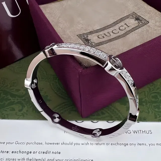 Bracelet Gucci Interlocking G Diamants Baguette Or Transparents Motifs Hinged 5