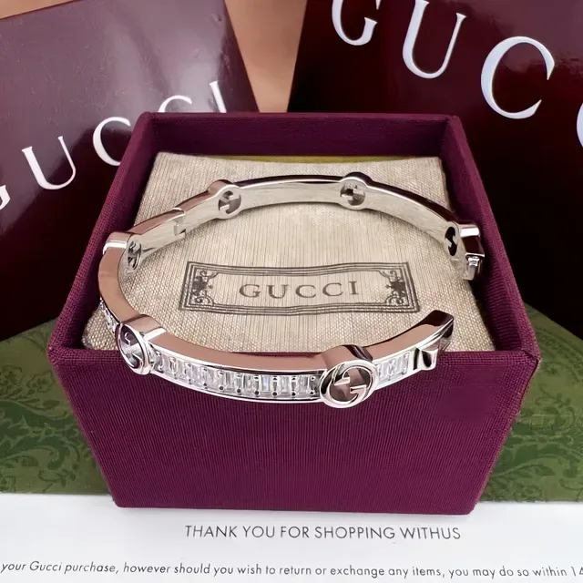 Bracelet Gucci Interlocking G Diamants Baguette Or Transparents Motifs Hinged 6