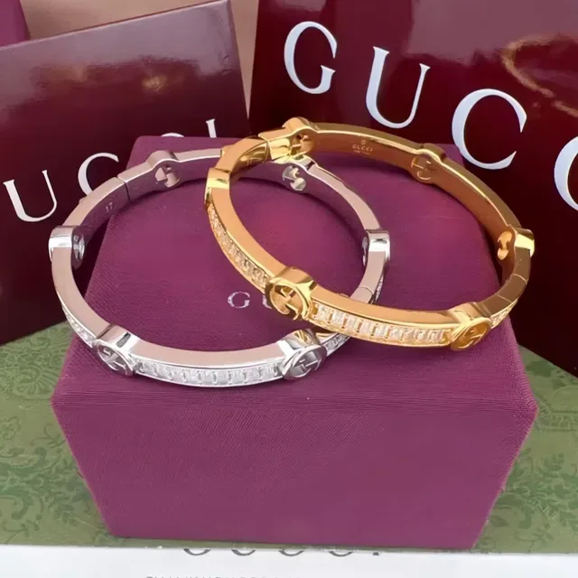 Bracelet Gucci Interlocking G Diamants Baguette Or Transparents Motifs Hinged 8