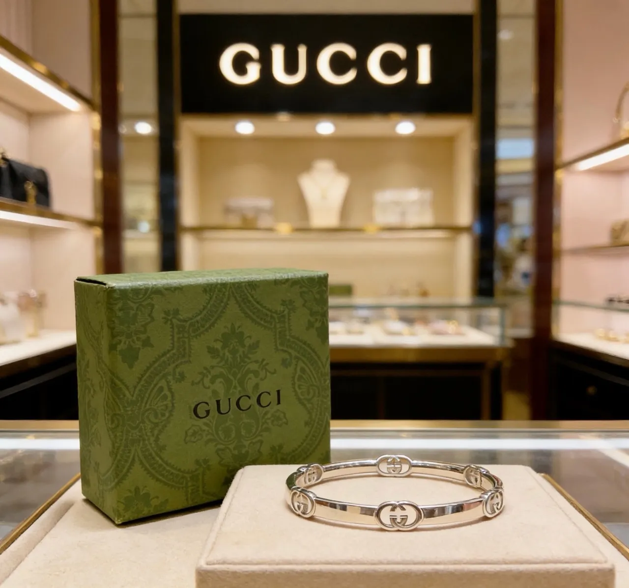 Gucci Interlocking G Bracelet Silver Metal Bracelet 4