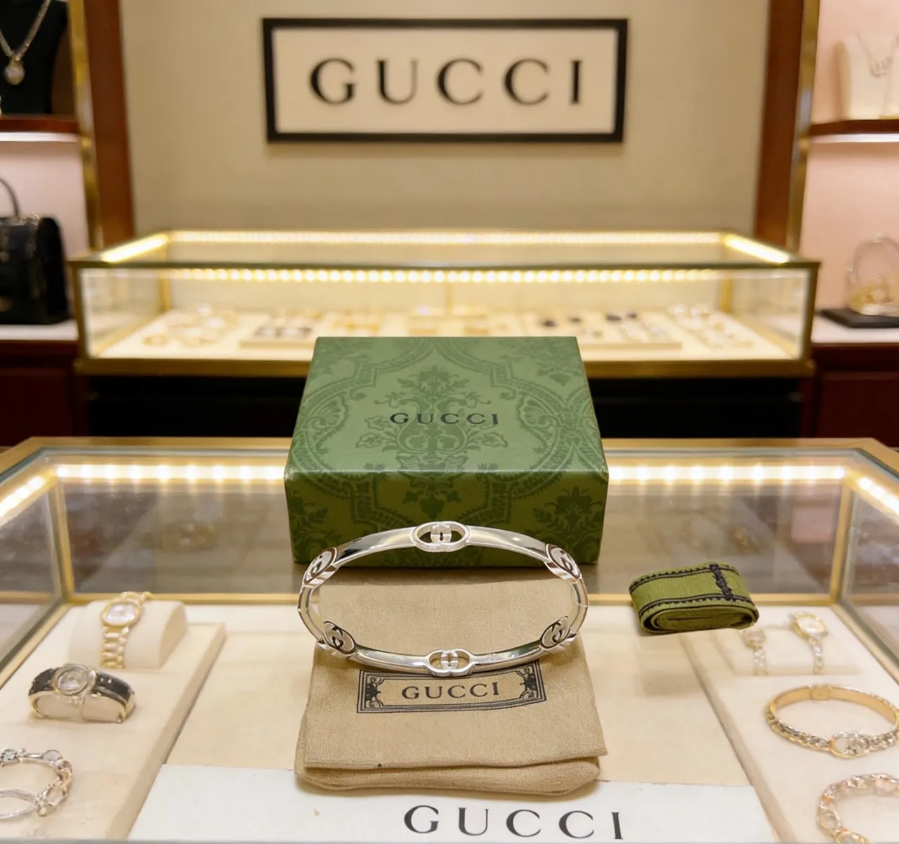 Gucci Interlocking G Bracelet Silver Metal Bracelet 7