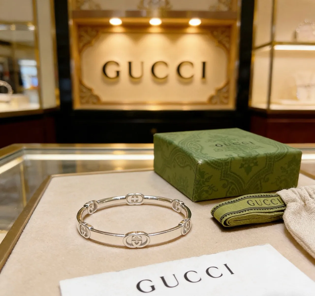 Gucci Interlocking G Bracelet Silver Metal Bracelet 9
