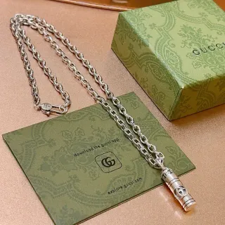 قلادة Gucci Interlocking G سيلندريكال بيندانت سلسلة فضية