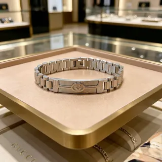 Gucci Interlocking G Logo Bracelet Silver Metallic Link Chain Central Plaque Bracelet